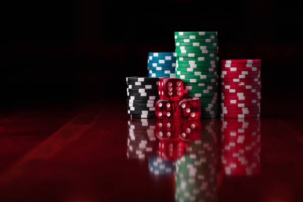 qqpoker app showing live Dragon Tiger dealer and payment options